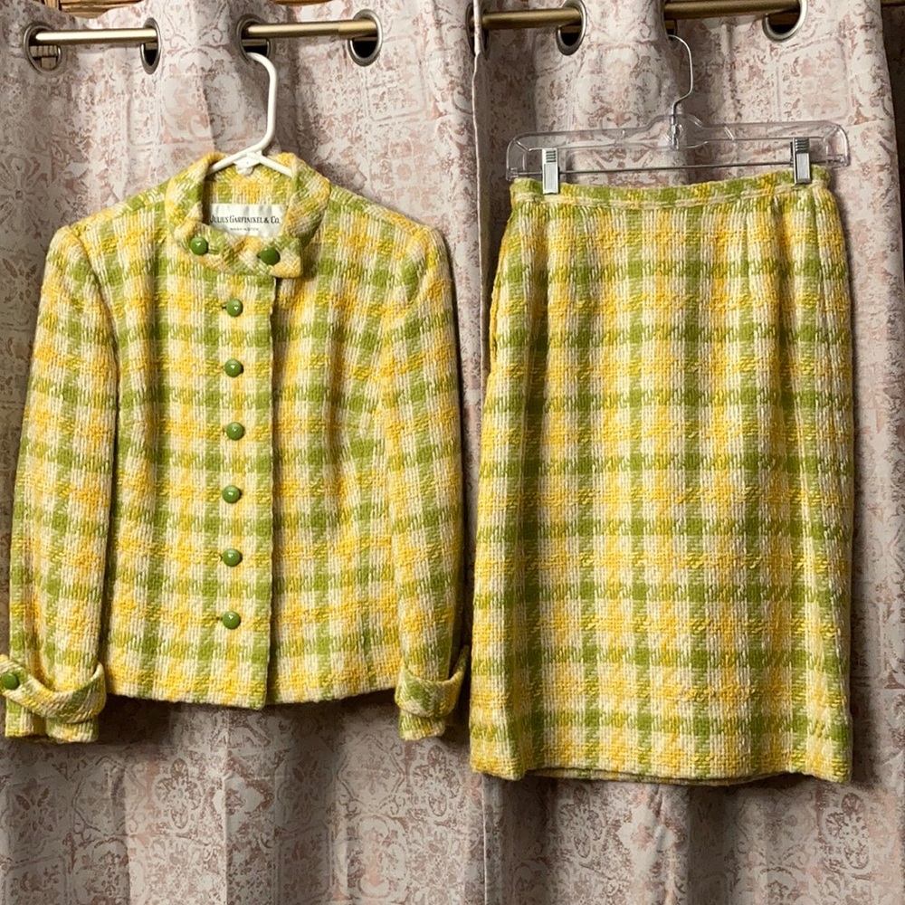 Awesome 1960s 2 pc suit in citrus colors by Paul Blumenstein. Great condition!🍋